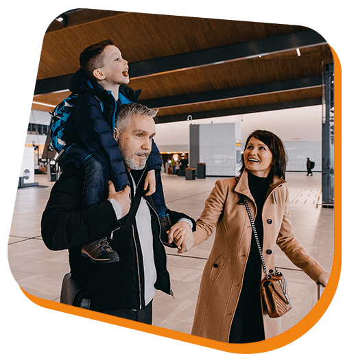 familie på flyplass_2.png