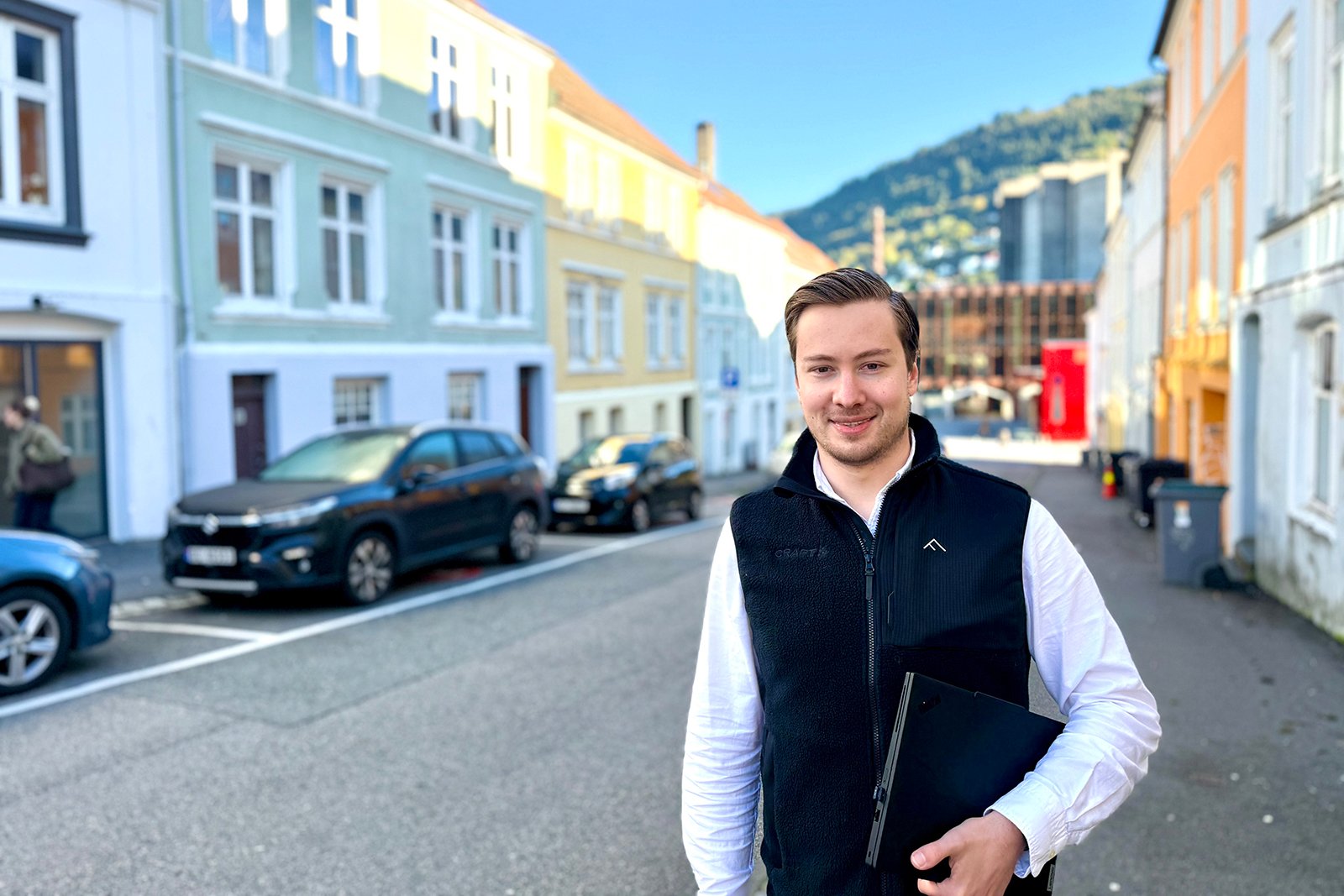 Forsikringsradgiver Preben i gate i Bergen