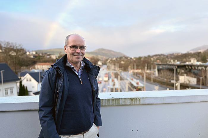 Mann på takterrasse Mann på takterrasse