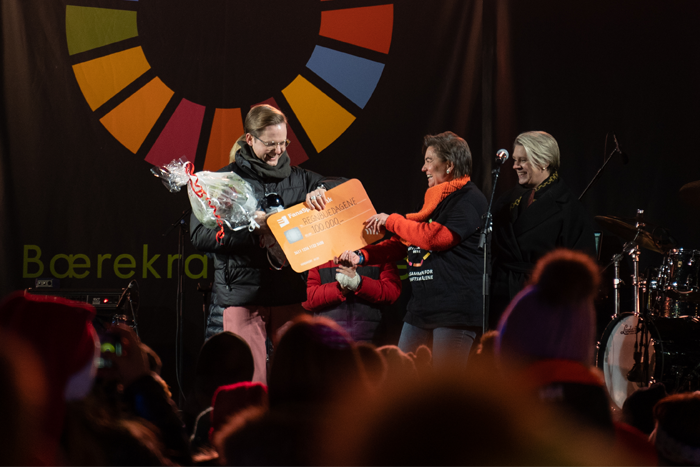 regnbuedagene i bergen mottar folkets pris 2022 på scenen