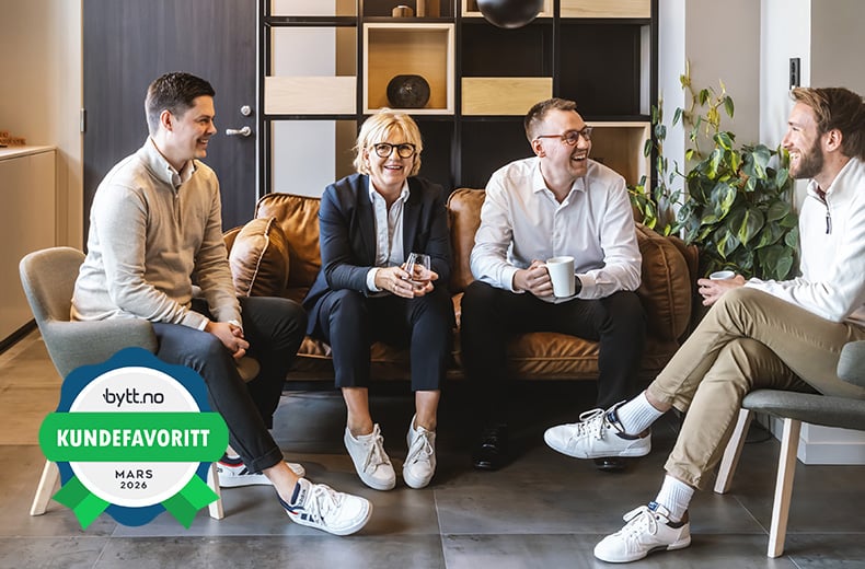 Bankradgivere snakker sammen.